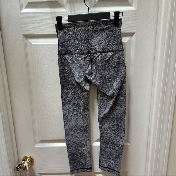 Lululemon Wunder Under cropped leggings 23" 4 gray black speckeled - Picture 3 of 5